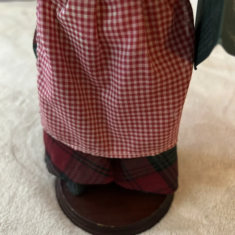VTG Four Sisters Original Dickens Hanna Mendus 1995 Doll Woman Holding‎ Platter